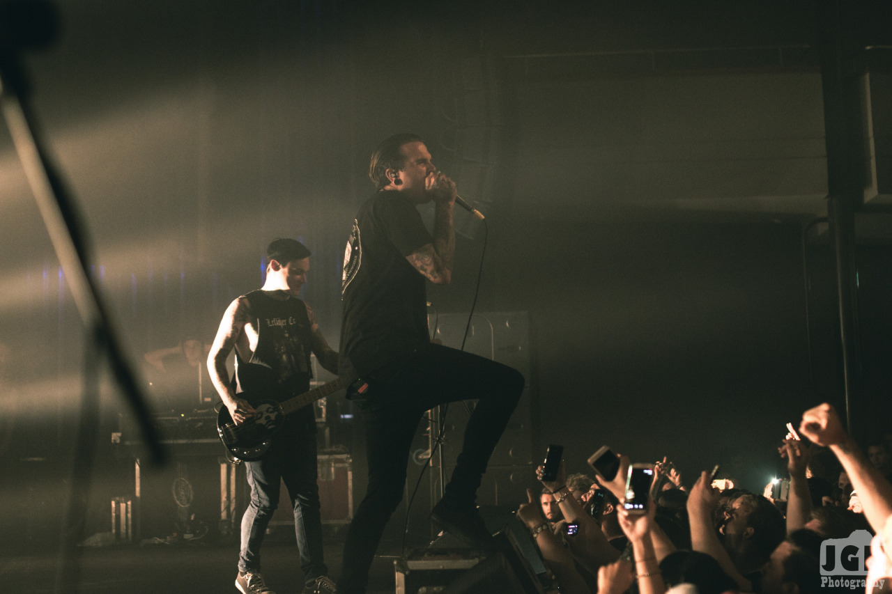 deadbeat-acid:  The Amity Affliction by Jessy Holtfreter on Flickr.