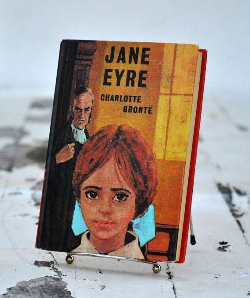 comtesse-du-chocolat:Vintage 1975 Jane Eyre edition by junksy(source: pinterest.com)