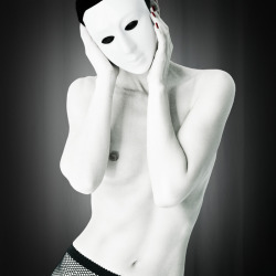 delicatesexandlove:  Mask (via DSL)