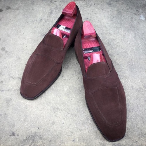 A loafer for the weekend. The “St. Thomas” in mole suede. Made to Order with bottle gree