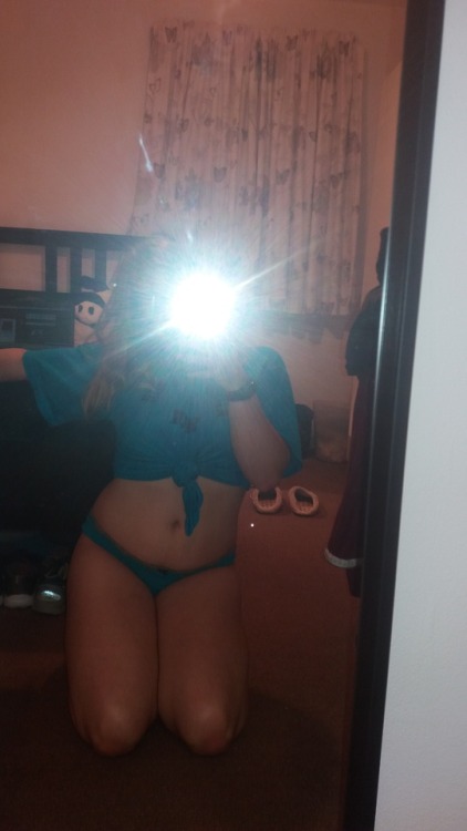 fuckedupsubgirl:Reblog if you think I should post more personal content