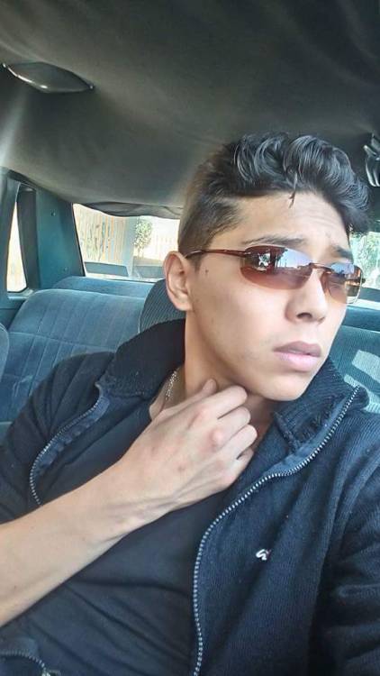 cdmxblr:  Armando V. Tiene 20 años, Tengo muchos videos de el. 😊😊😊😊