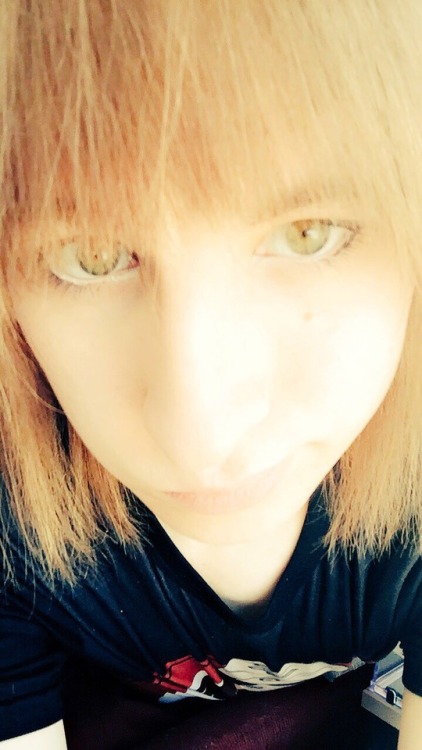 Hey Tumblrinos, I had my hair cut.