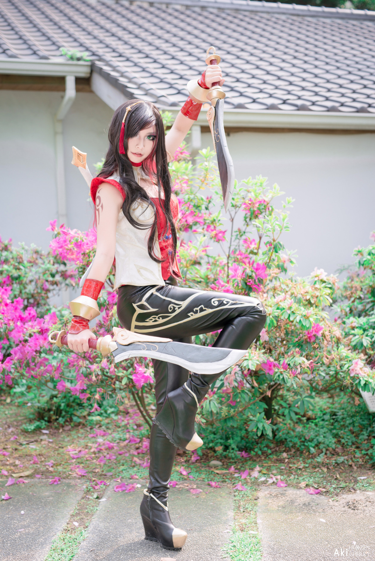 league-of-legends-sexy-girls:  Katarina Cosplay