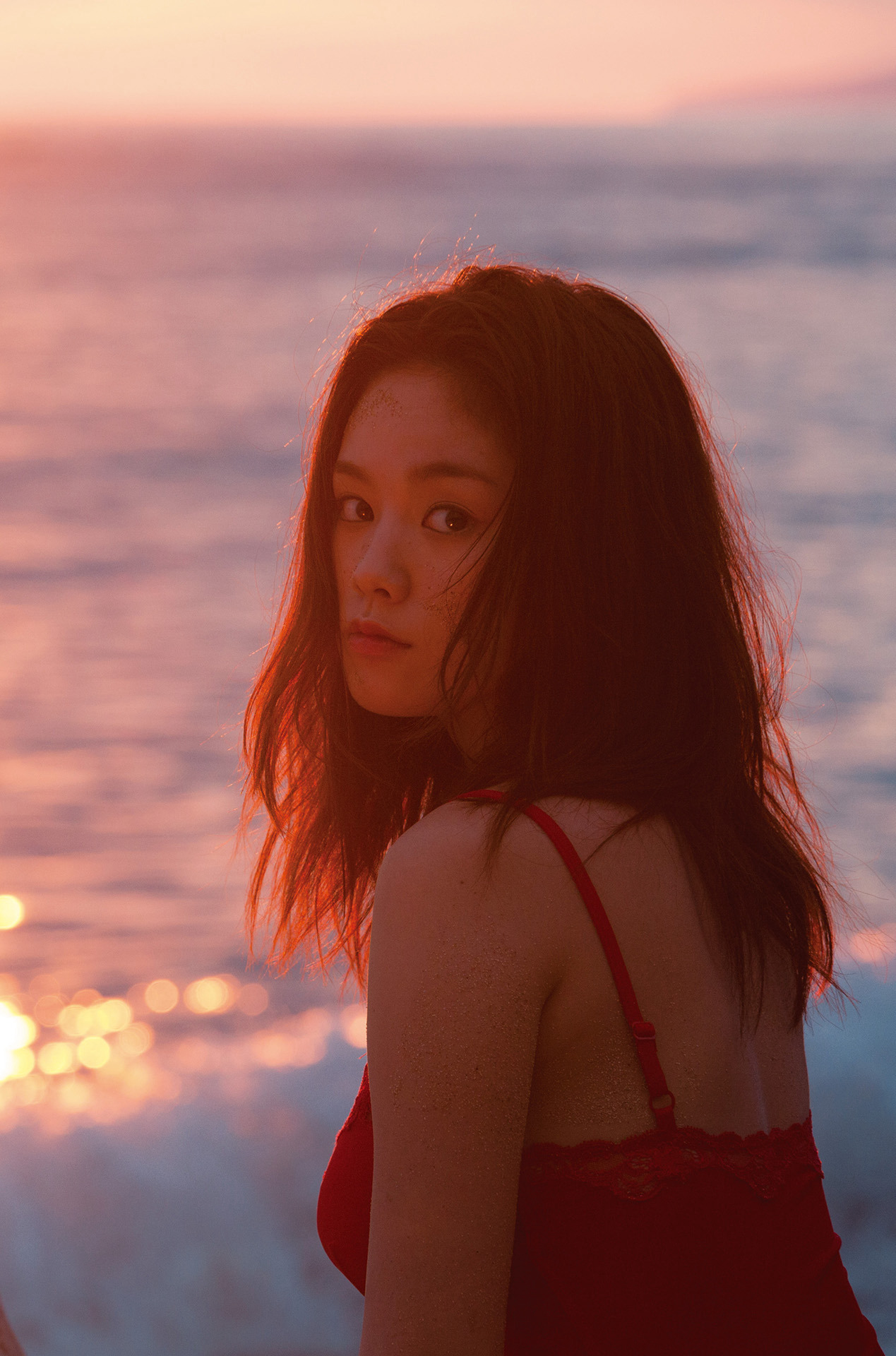gravure-glamour:  Miwako Kakei [Photobook]