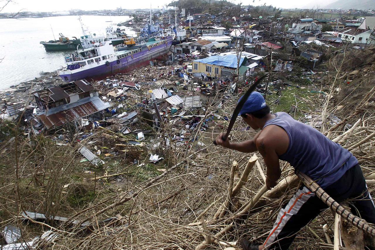 Desolación y angustia en Filipinas: 10.000 muertos. Las autoridades filipinas declararon hoy el estado de emergencia. (Reuters)