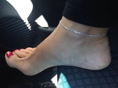 imakittenforsir: Hotwife Ankle Bracelet, it’s lovely don’t you think?? The anklet tells 