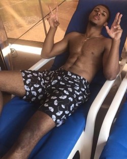 bromancebooty:Diggy Simmons is a dime