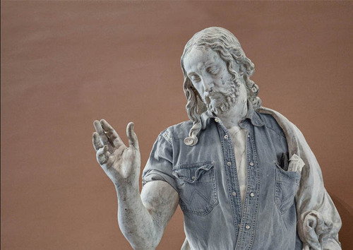 cherryblossomsparkle:  noahs-snark:  Alexis Persani puts clothes on the sculptures