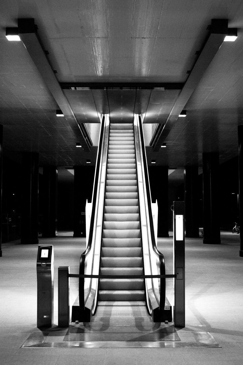 hiddenstreetsphotography:  Closed.
