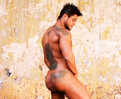 Azz like his mama