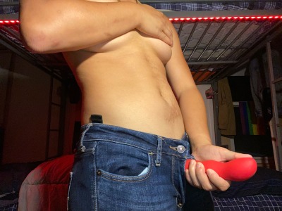 daddyisatitlenotagender:Hump day strap pic 🐪