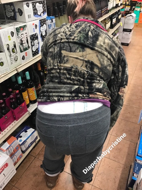 diaperbabycristine:I went to the package store today, and wore my L4 diaper with 3 inserts tonight. 
