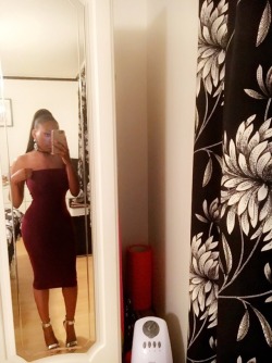 shanventurax:  Burgundy dress pon dem