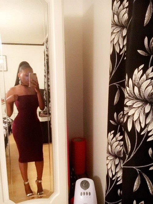 shanventurax:Burgundy dress pon dem