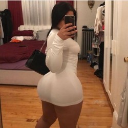 thicksexyasswomen:  thicksexyasswomen:  Dates