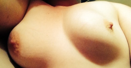 steffiejadebitsandpieces: I’m bored. Enjoy naked selfies! XXX