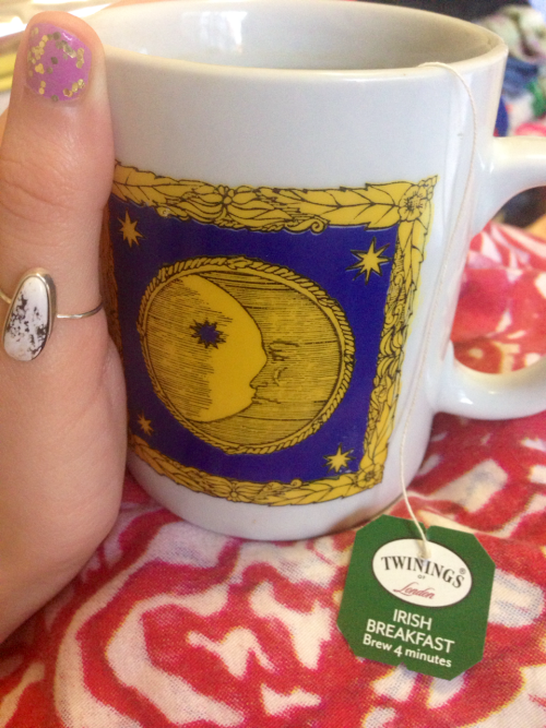 effervescentvibes:  curlyvegetarian:Tea   good vibes here 
