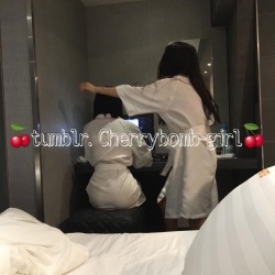 gaemineunttunttun:  hentai—girl:  cherrybomb-girl:  오늘은 세명이야 세명다 노팬티에 노브라당ㅋㅋㅋㅋㅋㅋㅋㅋㅋㅋㅋ내가 강제로 벗겨놨어 세명이랑 낮부터 술먹으면서 놀 잘생긴 오빠 있어? 대신 친구들은