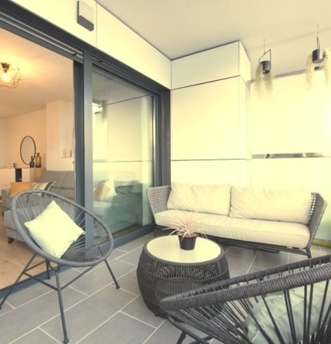 Side Yard Deck In Barcelona