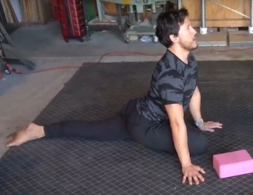 fr0stmask:  HGGGHHHH Tyler I’m trying to do aerial silk dancing but im DUMMY thicc and the clap of my ass cheeks keeps distracting the camera man