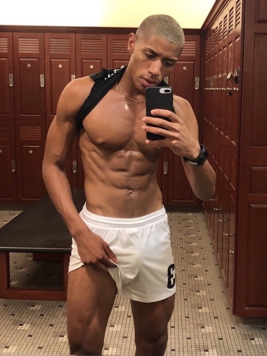 brotherbro:  prettyboywonderland:  PRETTYBOY WONDERLAND @cxpratherr   bro