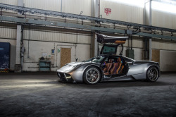 automotivated:  Pagani Huayra (by Rowan Horncastle)