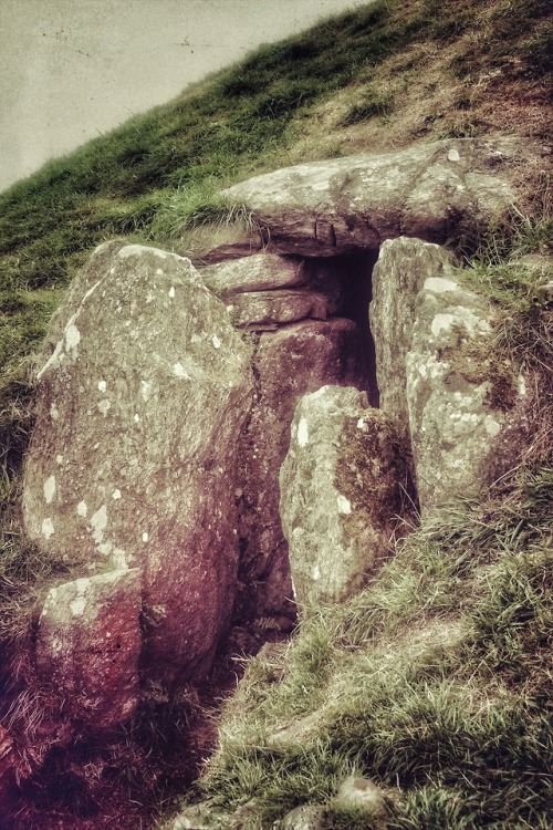 Bryn Celli Ddu Burial Chamber, Anglesey, North Wales, 14.8.18.