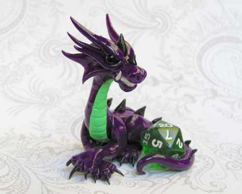 duamuteffe: tomarou: rosesakurax: thatfilthyanimal: ensorevolution: Tiny Dragons That Take Care of Y