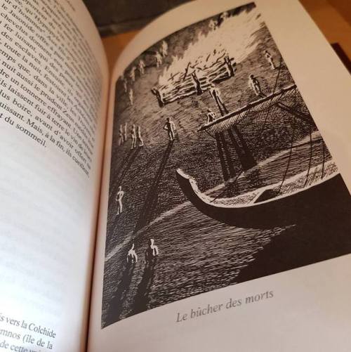 Tout juste imprimée, et le 12 avril en librairie, l'Iliade d'Homère que j'ai illustrée aux éditions 