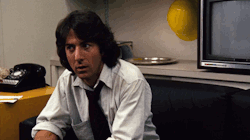 haidaspicciare:    Dustin Hoffman, “All the President’s Men” (Alan J. Pakula, 1976). 