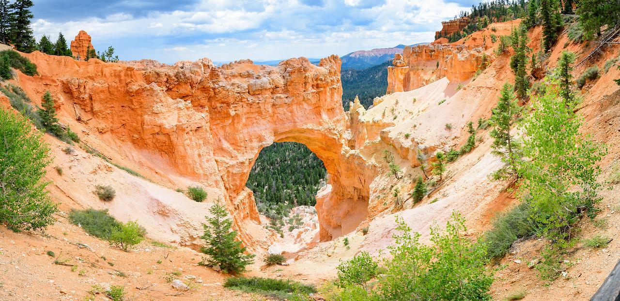 Bryce Canyon National Park [8261x4011] via /r/EarthPorn http://ift.tt/2v4JG5D