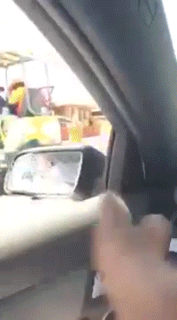 sizvideos:  Random act of kindness in 104°F heat Australia (Video) 