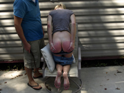 spanksrealred58:  spankingdominance:  Outside   I’m sure the neighbors herd that spanking…Good for them. 