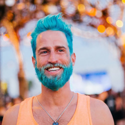 emipies:  becausejensenackless:  boredpanda:    Merman Trend: Men Are Dyeing Their Hair With Incredibly Vivid Colors    This is my favorite trend  tyleroakley