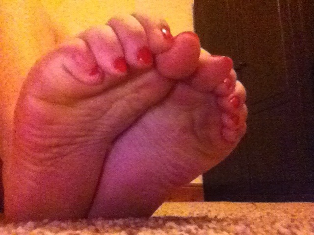 emzmemz88:  New pink pedi 💗❤