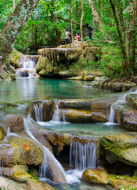 The Erawan Waterfalls Park in western Thailand (by Arreck).