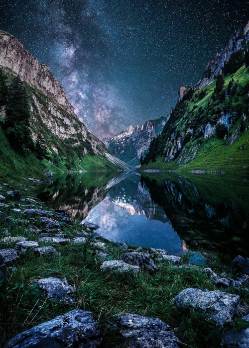 coiour-my-world:“Hourglass” ~ Fabio Antenore