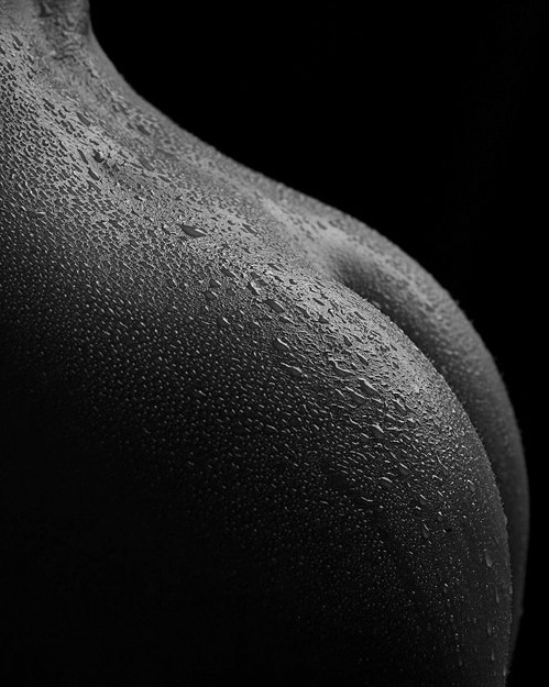 bigdavisdaddy:  Love the contrast if water spots against her skin 