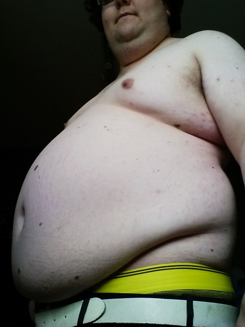 Last Tummy Tuesday before I start getting pay checks and can actually gain again. Look how deep in my overhang my belt buckle is no wonder it hurts!