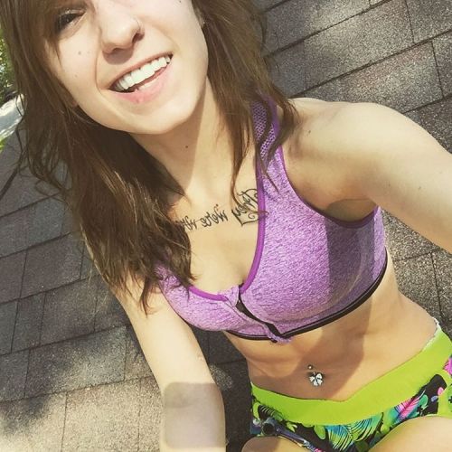 My roof is my favorite place #wakenbake #rooftop #girl #sunshine