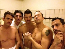 bedbathandbehinds:  New Kids in the Shower