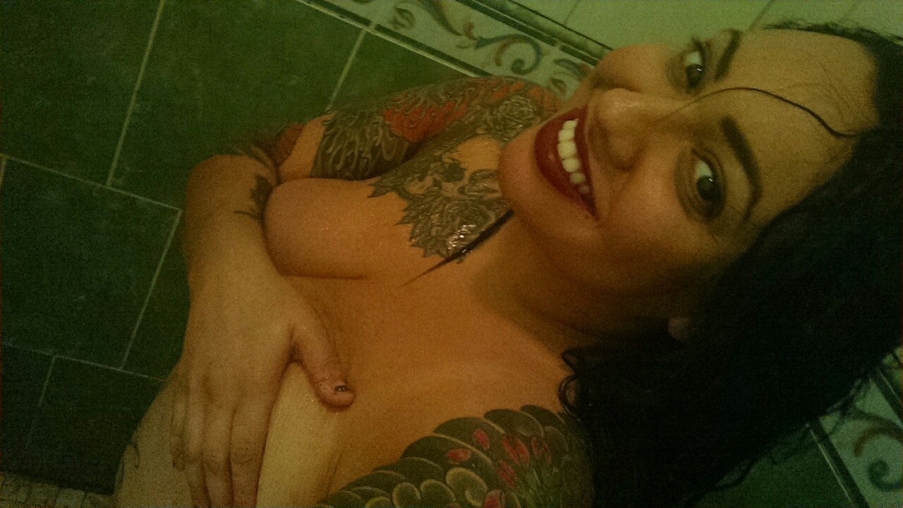 borinene1982:  kimmy-creepers:  Ok ok I’m almost done  Yummy! 