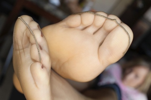 aliyah-sexy-toes: Foot worship clips and feet and sex. Sexy foot fetish girls ready for sex today