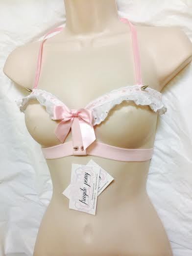 littlekittenofneverland:  fragilepony:  The Cake Frame Bra at Fragile Pony Fragile Pony  This is sup