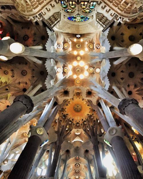 One of the top 3 signature Gaudi works in Barcelona // More on the blog www.gedition.co // Sahara Fa