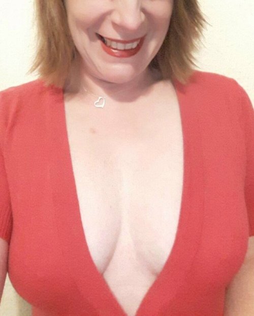 whycantistoplooking: Office Cleavage Friday  I’m not sure if @miknikartisan actually owns a br