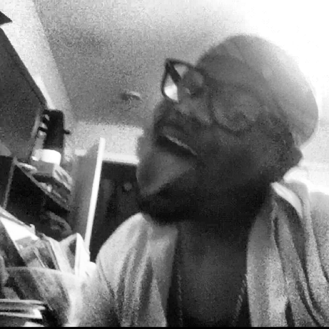 juseatthedamncake:  loverofredbones:  traynealmusizboi@yahoo.com submit your pics