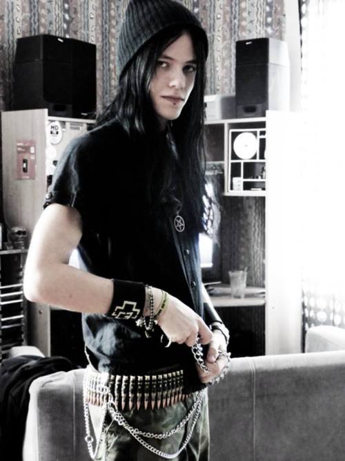 Boys-with-long-hair