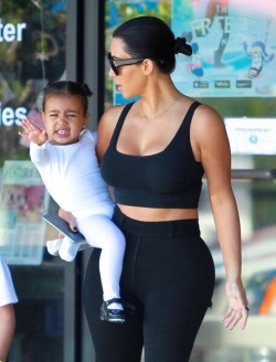 inkimyewetrust:  North yelling at the paparazzi to leave her alone